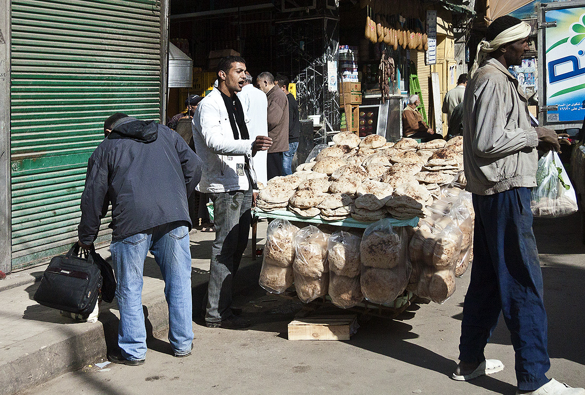 Cairo :: Bread street vendor
