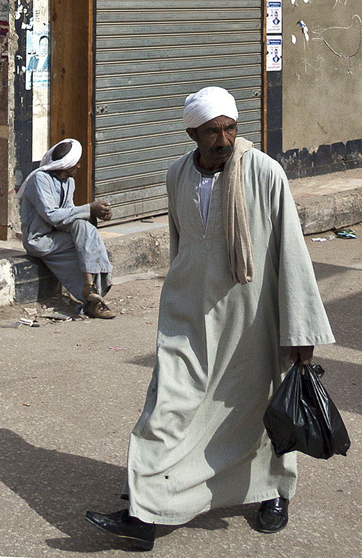 Luxor :: Man with Shopping Bag