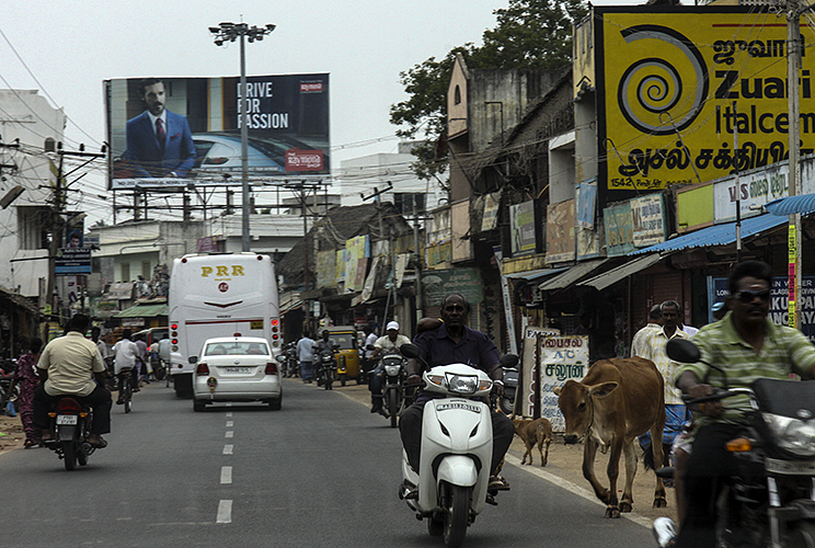 Kumbakkonam :: Street with Yellow Sign