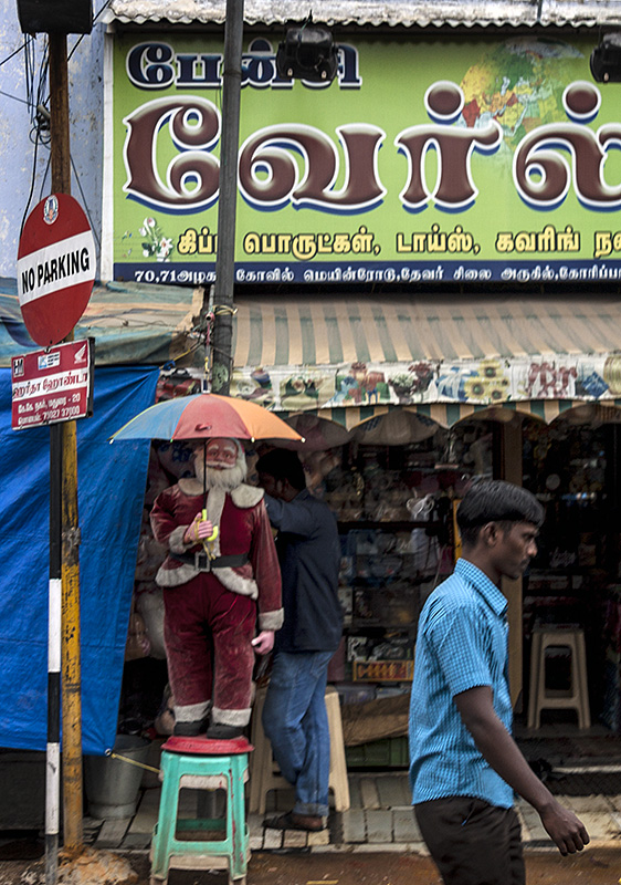 Madurai :: Umbrella Santa